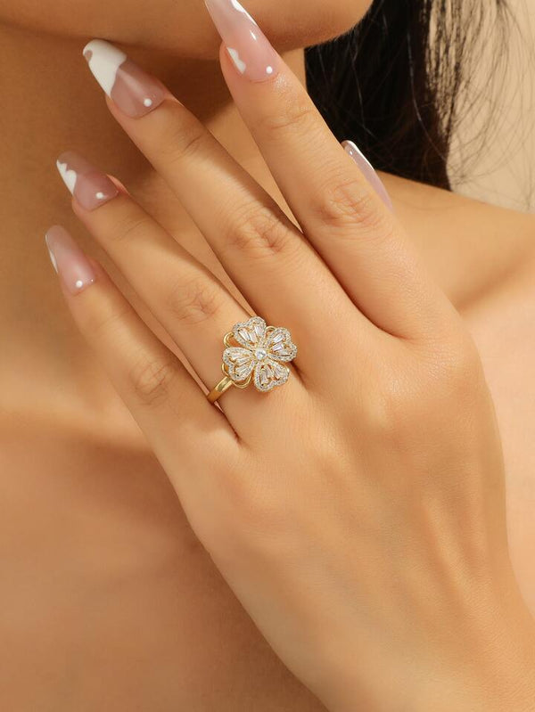 DANCING PETALS RING