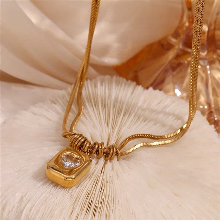 HEART PENDANT NECKLACE